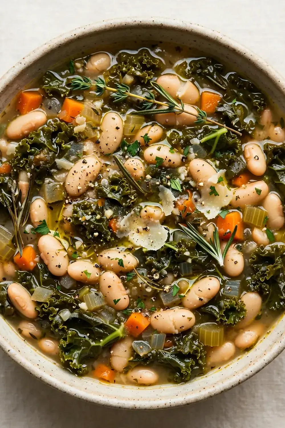 Slow Cooker Tuscan White Bean and Kale Soup